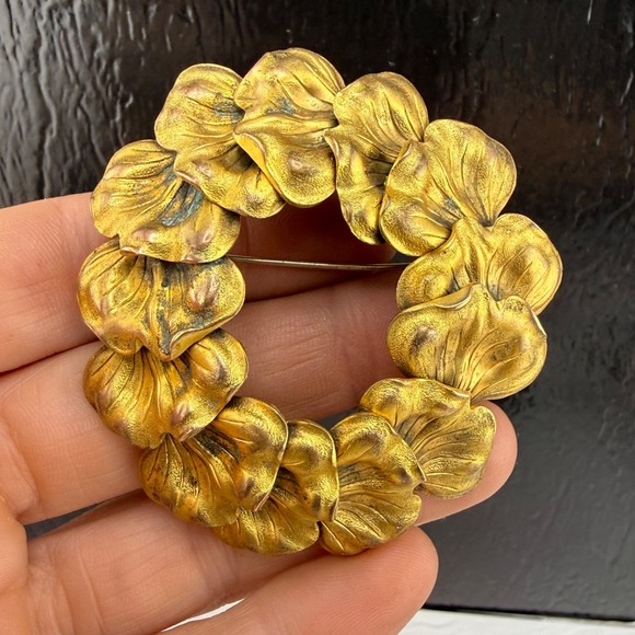 Estate Jewelry - Vintage Estate Layered Leaf Brooch Gold Tone Wreath Textured Botanical Pin